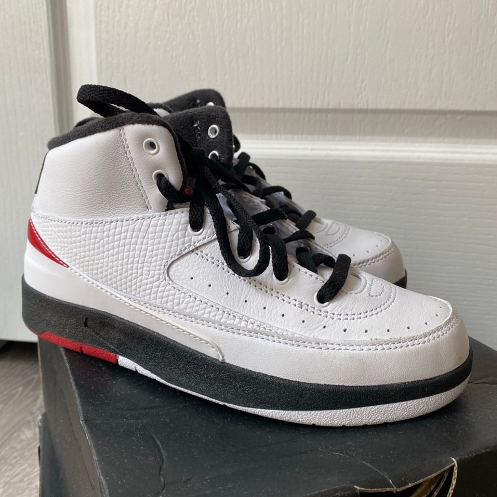 Nike Air Jordan 2 Retro Shoes kids, gently worn. White/red/black. Size 1.5